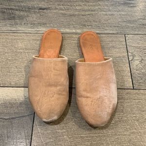 Doen tan velvet slide on mules